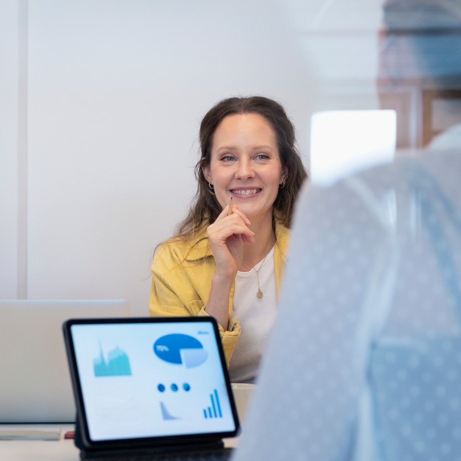 Hoivakodin johtaja ja kirjanpitäjä