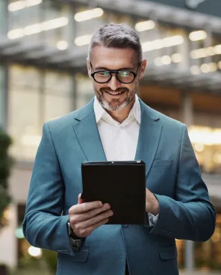Strateginen HR yhdistää ihmiset osaamisen ja johtamisen media and text